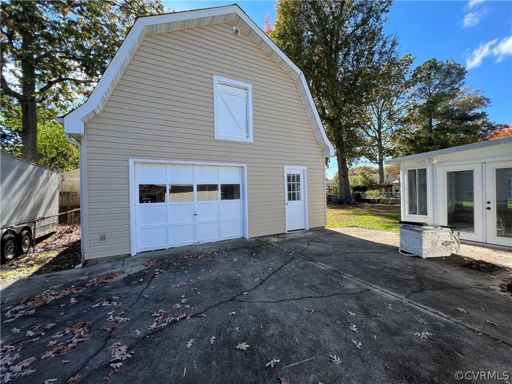 913 Williamsburg Road Colonial Heights, VA 23834 - Photo 12 of 15 Barn/Garage