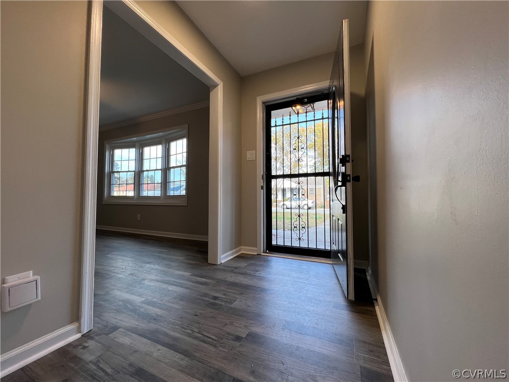 913 Williamsburg Road Colonial Heights, VA 23834 - Photo 2 of 15 Foyer