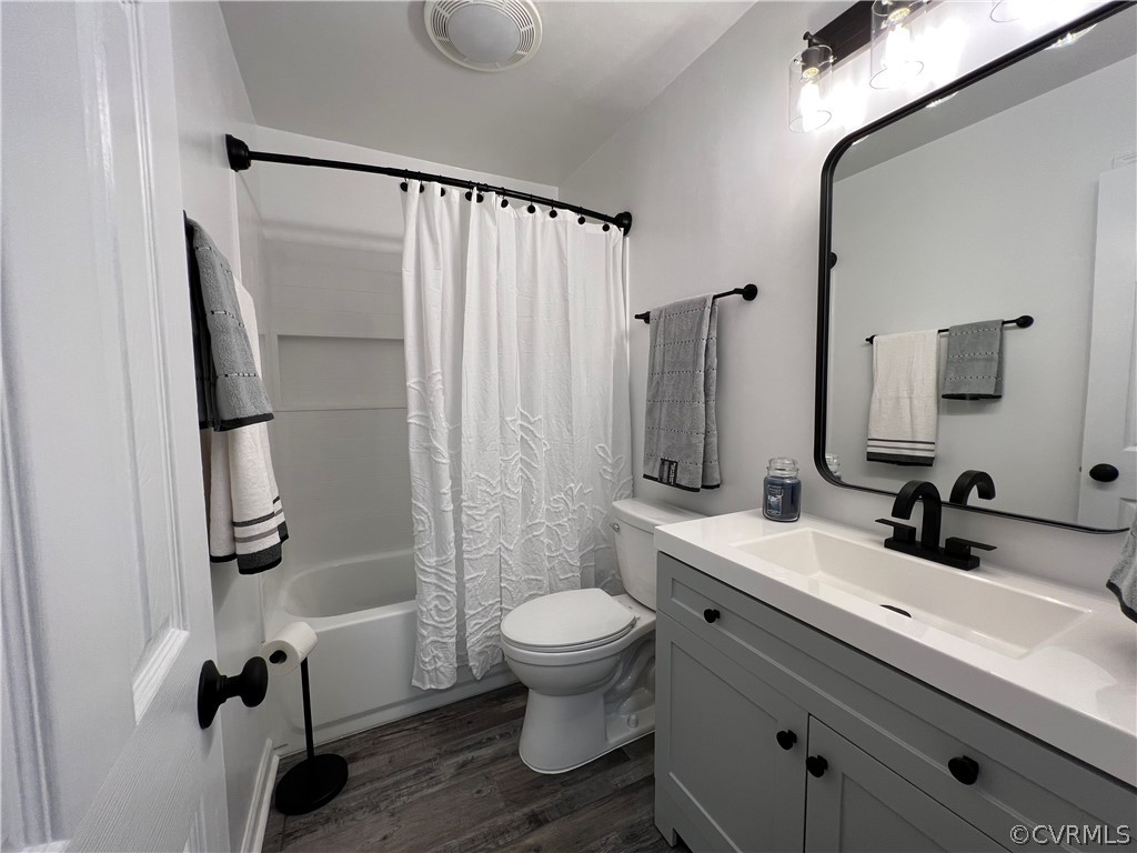913 Williamsburg Road Colonial Heights, VA 23834 - Photo 10 of 15 Bathroom