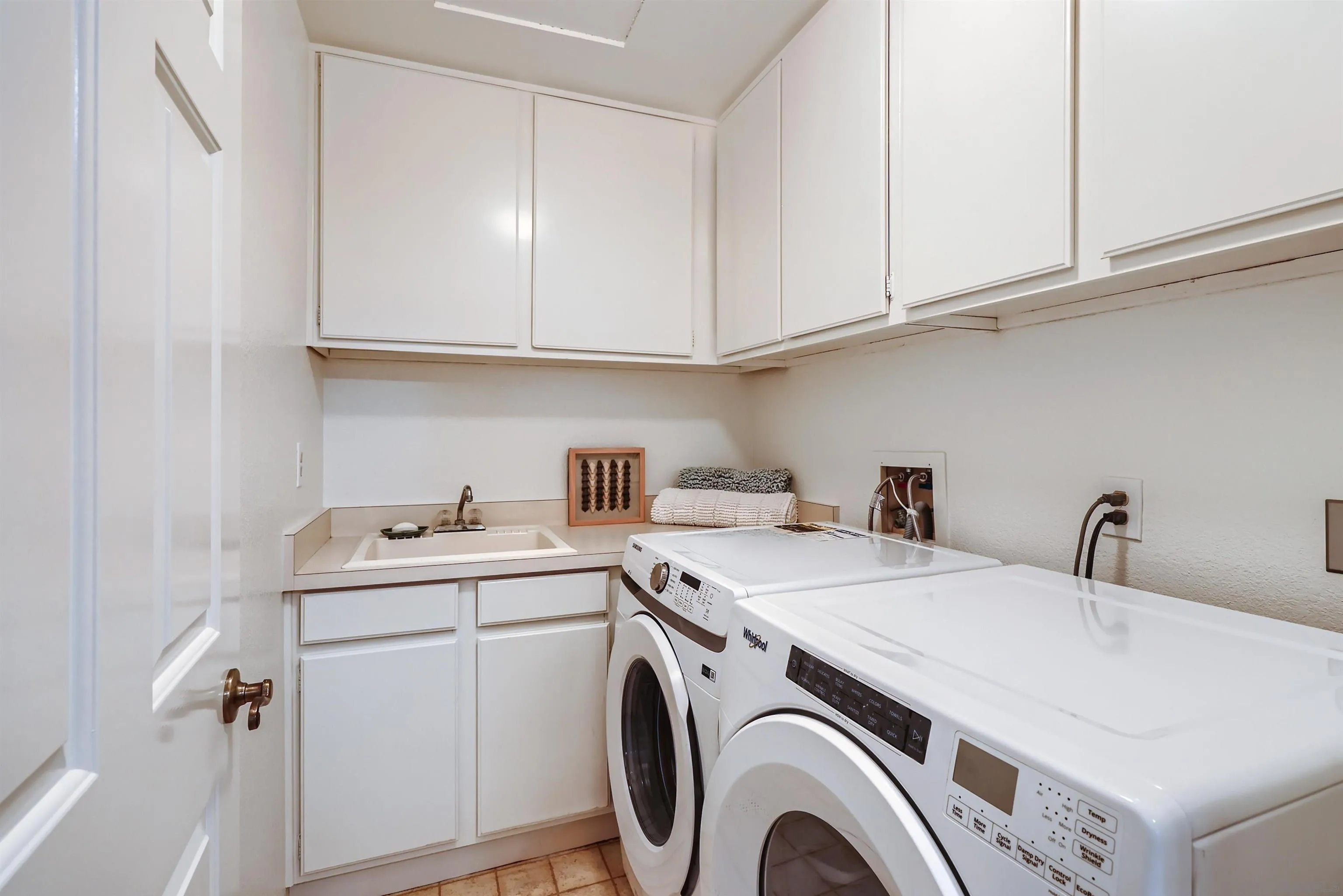 15015 Caminito Ladera Del Mar, CA 92014 - Photo 20 of 25 a utility room with dryer and washer