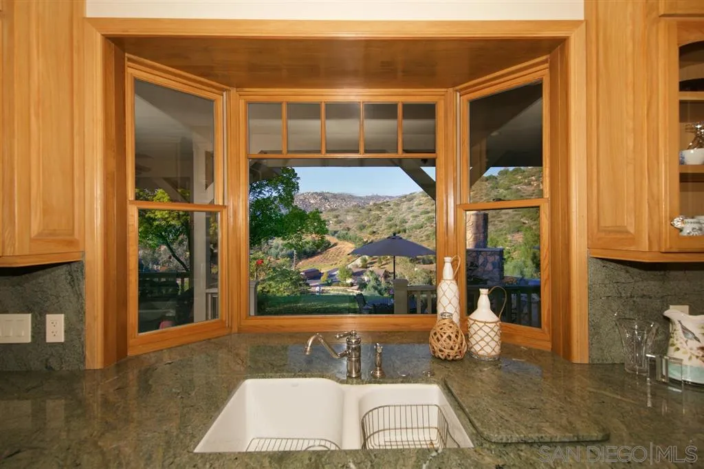 14755 Valleyview Road Poway, CA 92064 - Photo 7 of 24