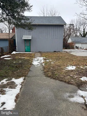 a view of a house with garage