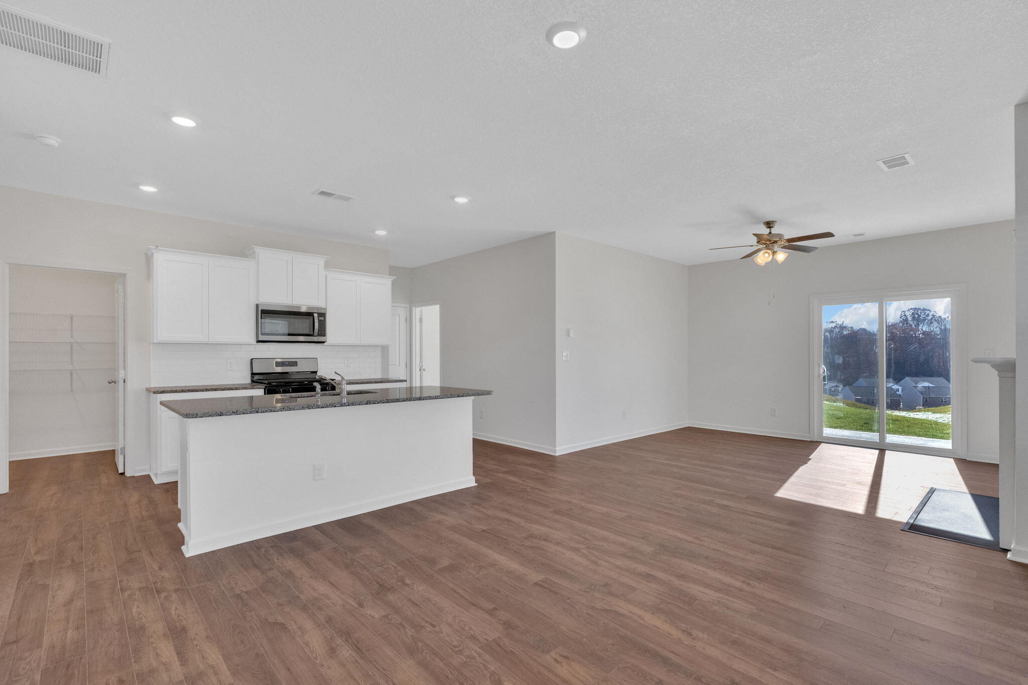 1161 Ridge Parke Kingsport, TN 37663 - Photo 2 of 15 2-web-or-mls-217A2171