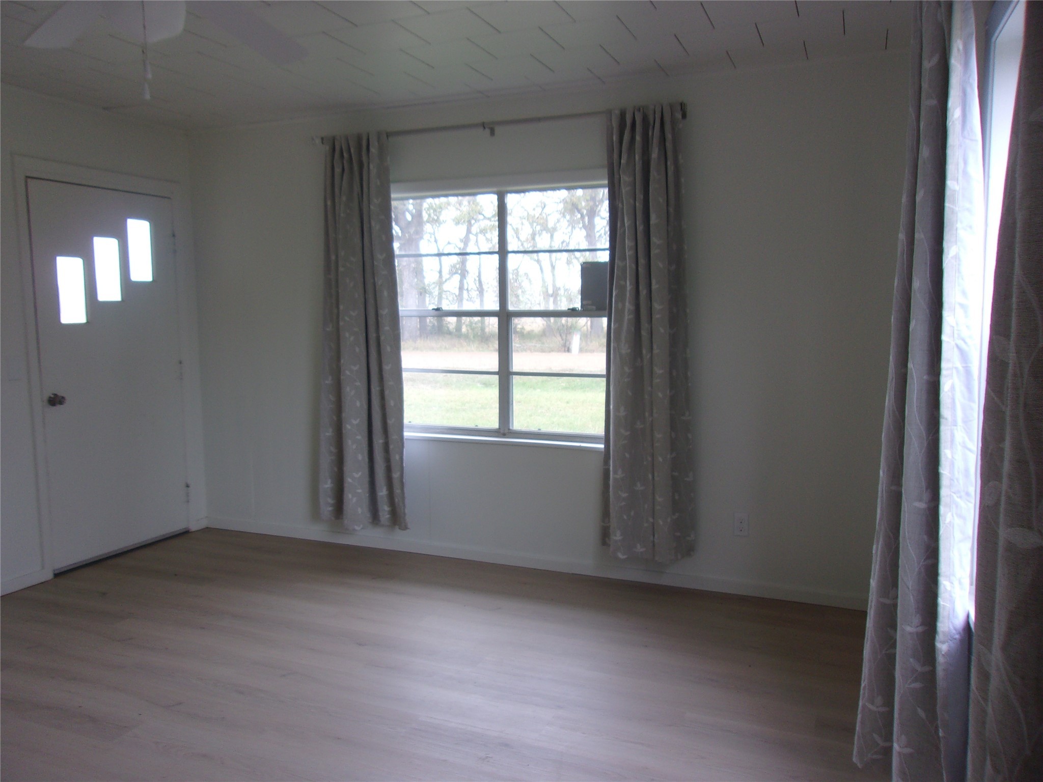 1539 Jerrell Coffee Road Columbus, TX 78934 - Photo 2 of 10 Living room