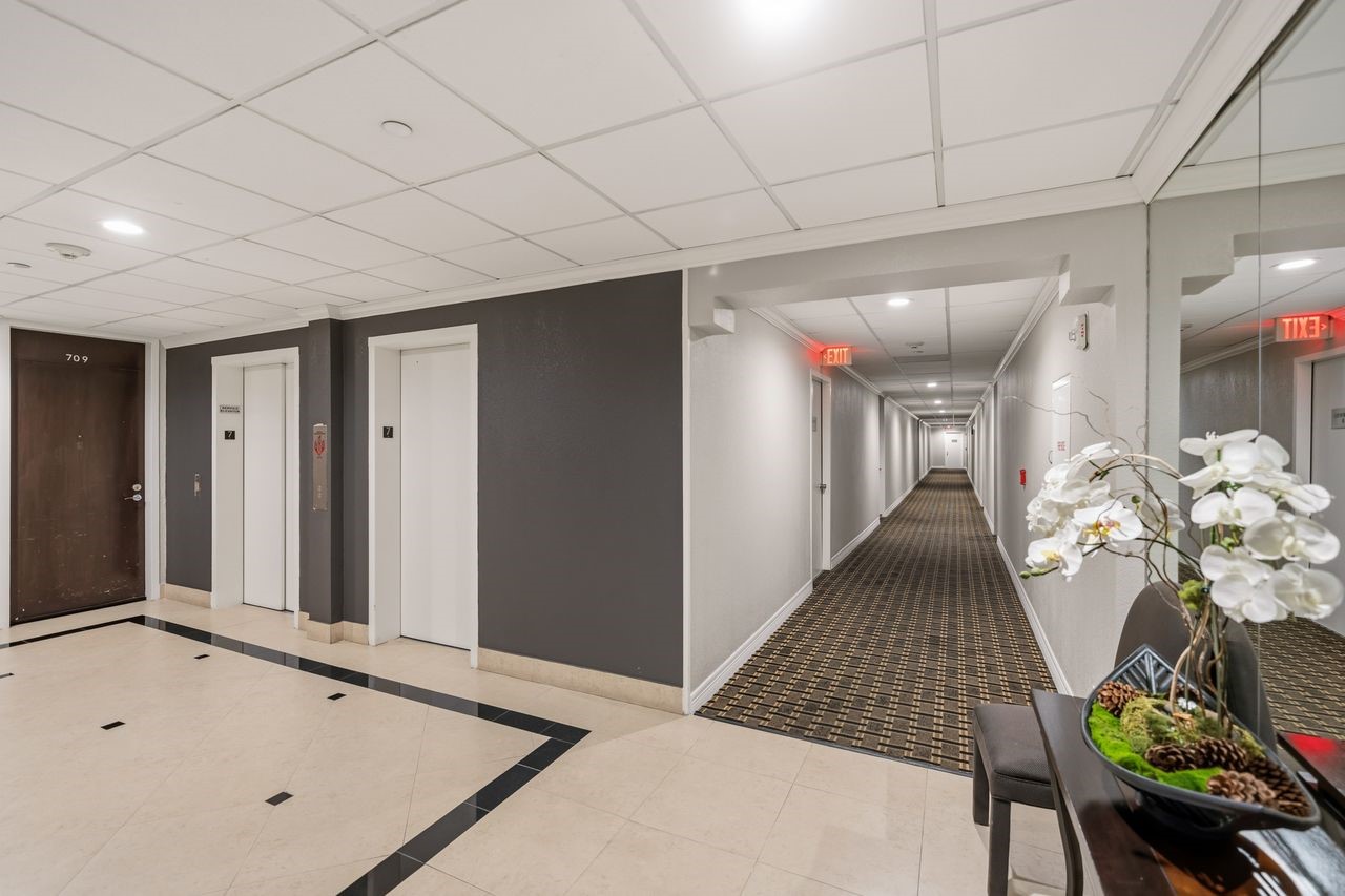 2016 Main Street, Unit 701 Houston, TX 77002 - Photo 17 of 43 a very nice looking room with a couch