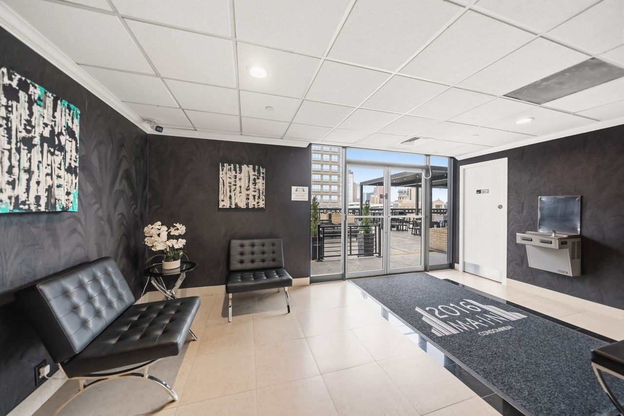 2016 Main Street, Unit 701 Houston, TX 77002 - Photo 23 of 43 a living room with furniture