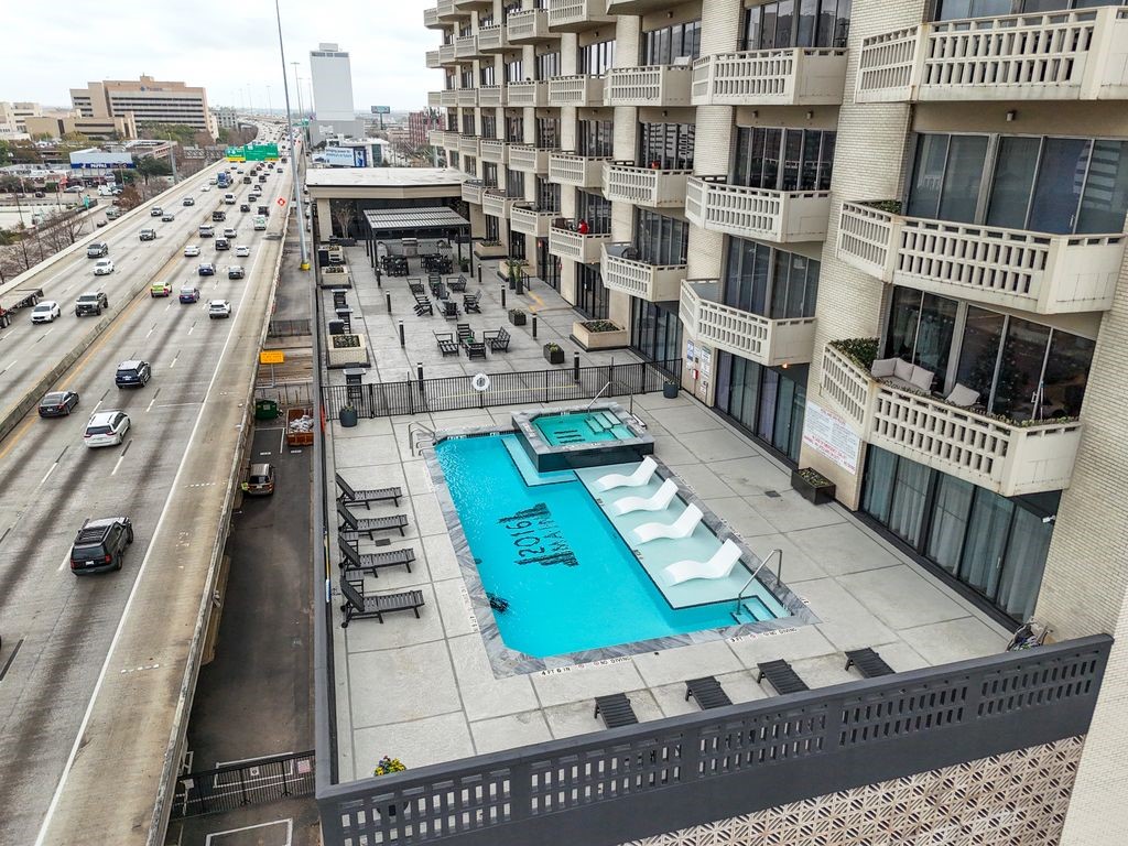 2016 Main Street, Unit 701 Houston, TX 77002 - Photo 31 of 43 a view of a balcony with chairs