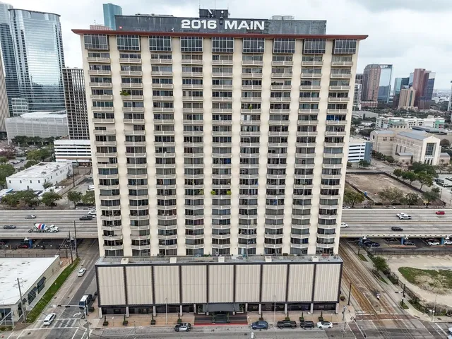 $129,900 | 2016 Main Street, Unit 701, Houston, TX 77002
