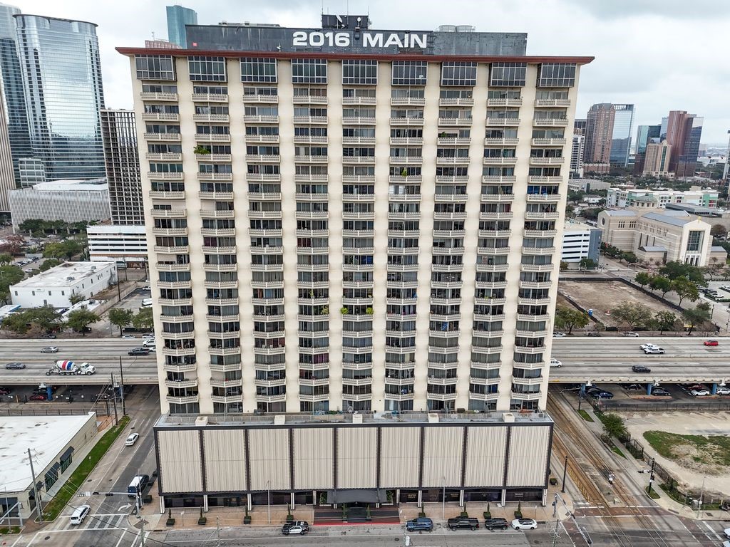 2016 Main Street, Unit 701 Houston, TX 77002 - Photo 42 of 43 a view of a building with a street