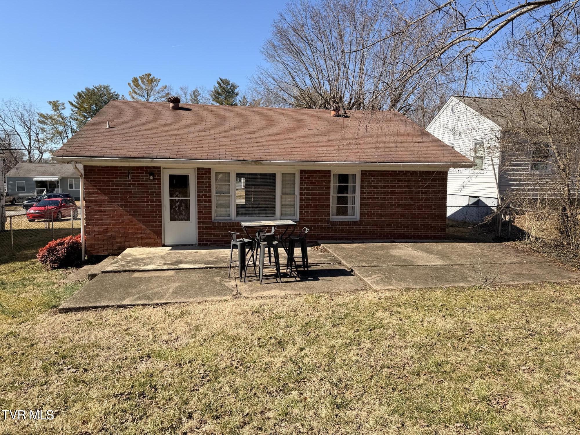 29 24th Street Bristol, TN 37620 - Photo 18 of 21 IMG_1604