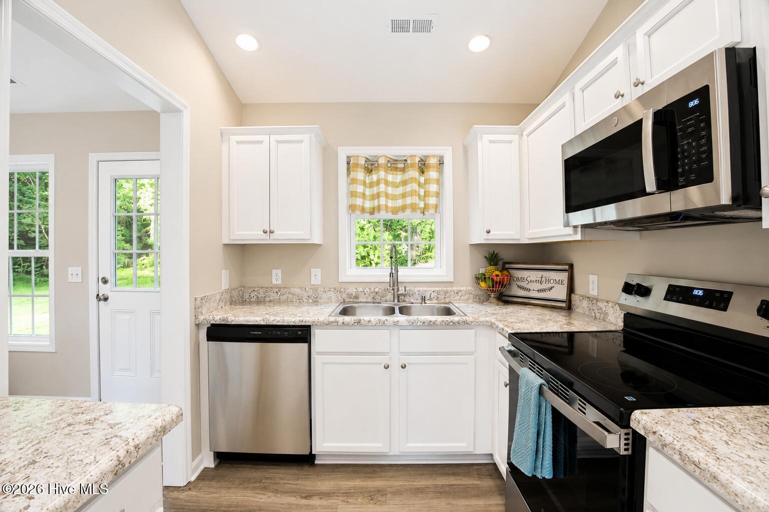 506 Southwest Ridge Drive Richlands, NC 28574 - Photo 14 of 38