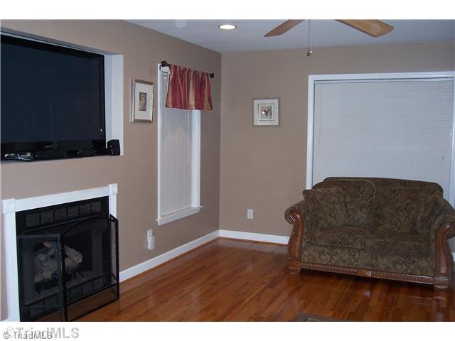 218 Manor Ridge Way Lexington, NC 27292 - Photo 4 of 16 Living Room.