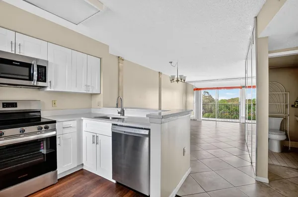 $2,100 | 2236 North Cypress Bend Drive, Unit 508, Pompano Beach, FL 33069
