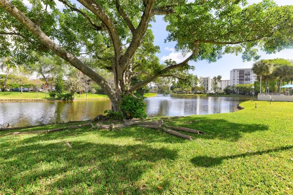 $2,100 | 2236 North Cypress Bend Drive, Unit 508, Pompano Beach, FL 33069