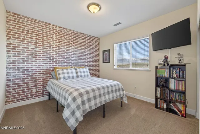 a view of a house with backyard and garden