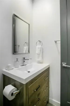 $5,800 | 511 Memorial Heights Drive, Houston, TX 77007