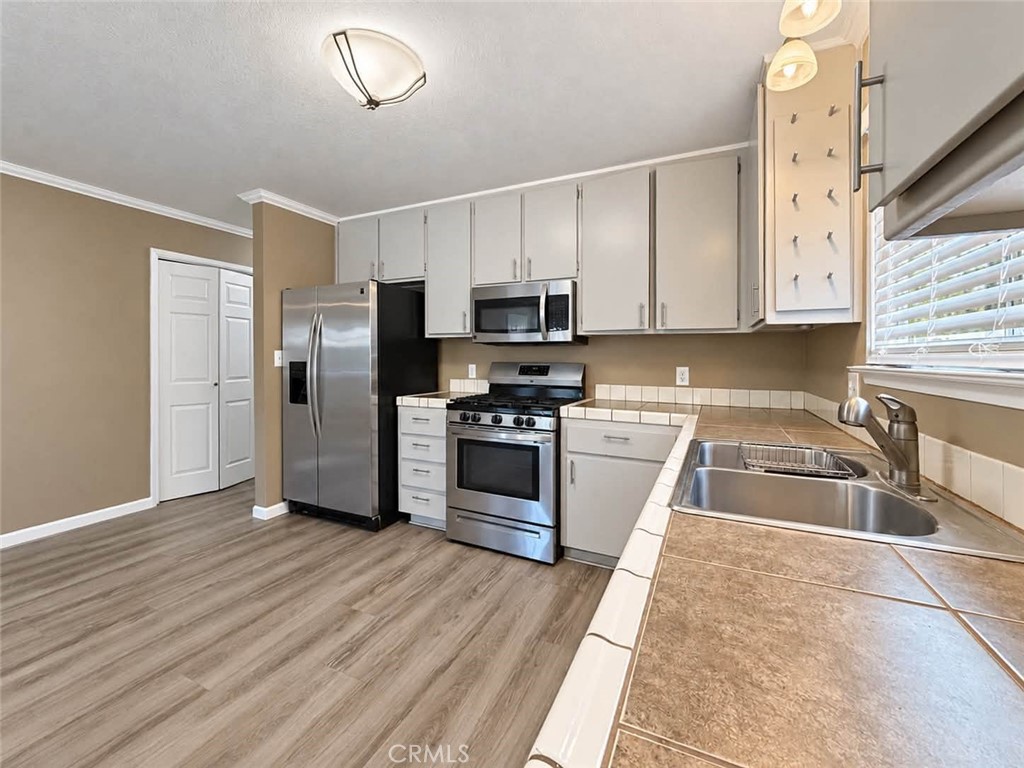 1101 Cherry Lane Tehachapi, CA 93561 - Photo 5 of 27 Gallery Image 5