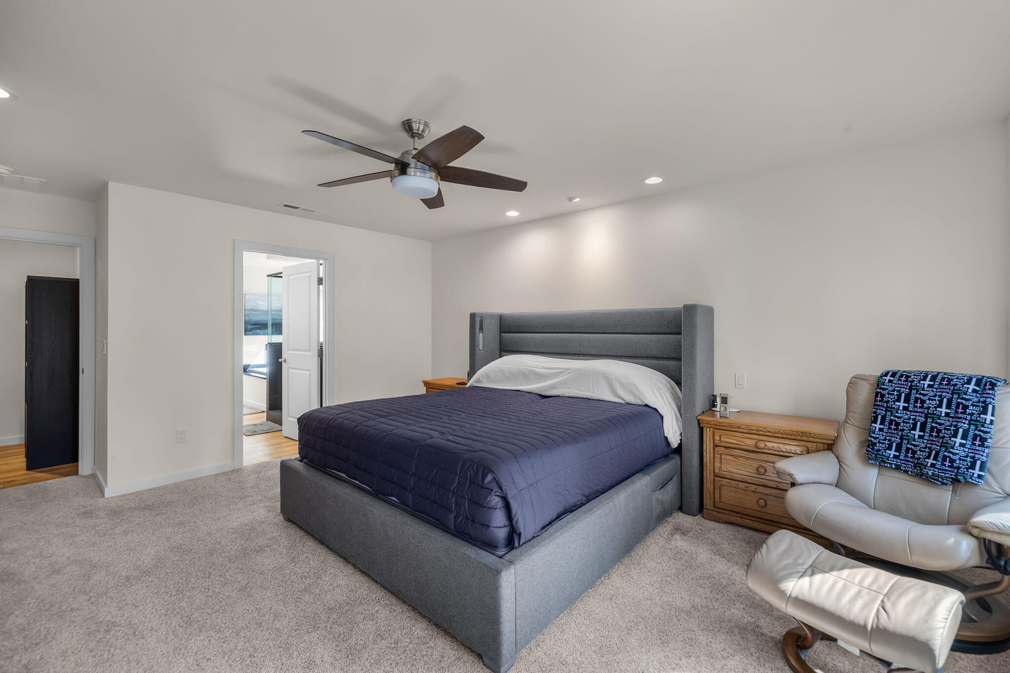 15943 Cascade Lane La Pine, OR 97739 - Photo 24 of 55 Primary Bedroom