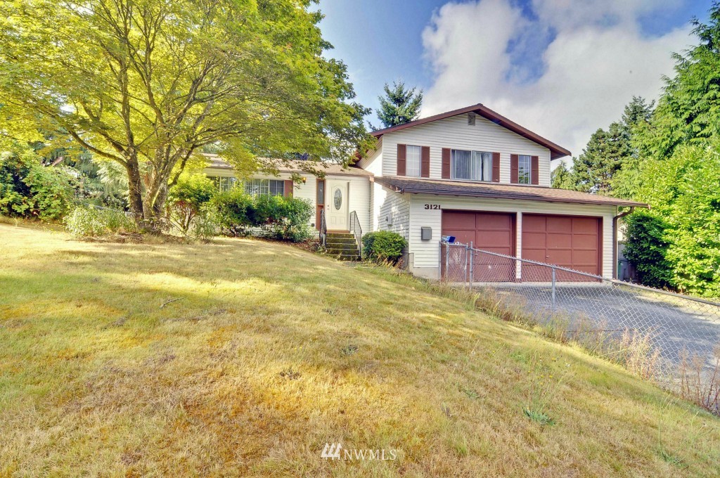 3121 Southeast 17th Court Renton, WA 98058 - Photo 1 of 13 Gallery Image 1