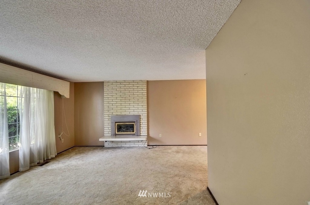 3121 Southeast 17th Court Renton, WA 98058 - Photo 2 of 13 Gallery Image 2