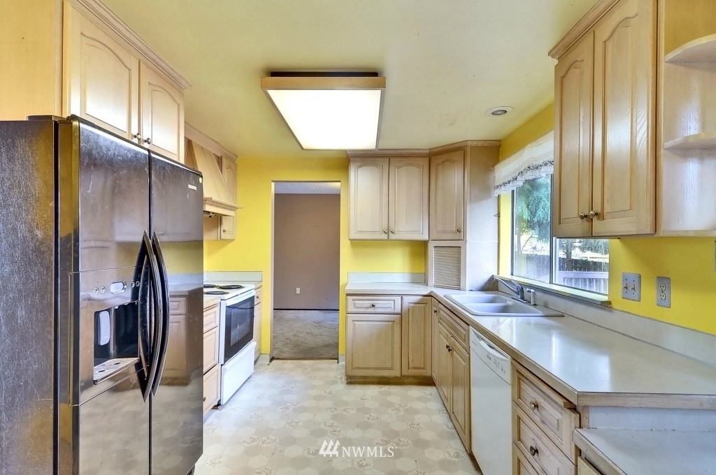 3121 Southeast 17th Court Renton, WA 98058 - Photo 4 of 13 Gallery Image 4