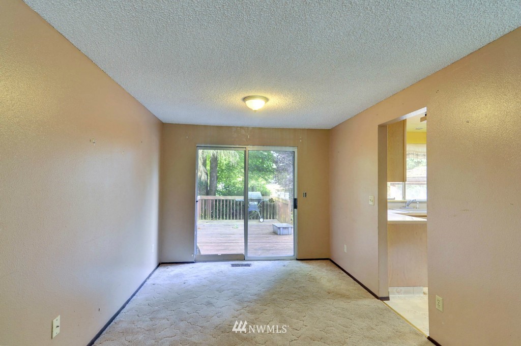 3121 Southeast 17th Court Renton, WA 98058 - Photo 5 of 13 Gallery Image 5