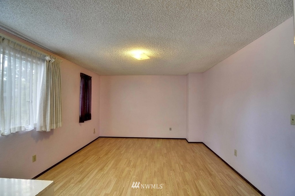 3121 Southeast 17th Court Renton, WA 98058 - Photo 9 of 13 Gallery Image 9