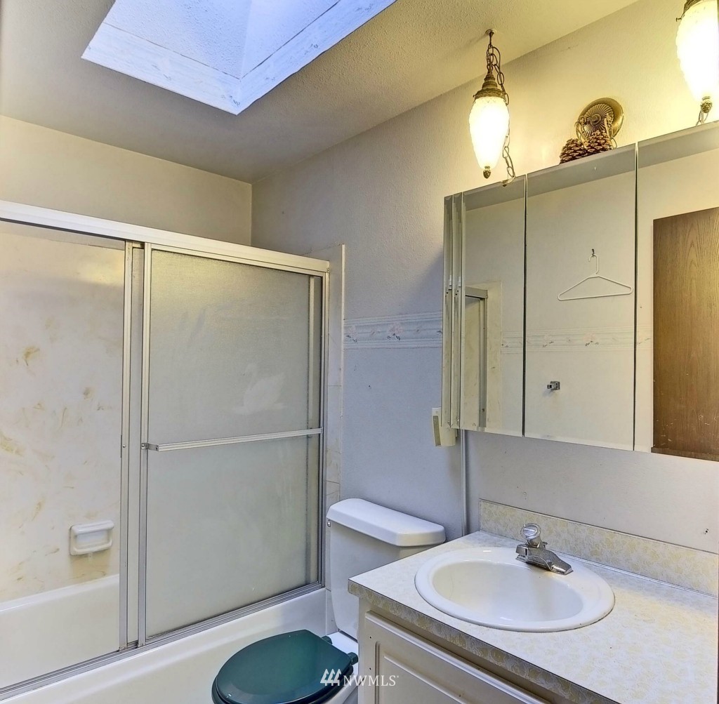 3121 Southeast 17th Court Renton, WA 98058 - Photo 10 of 13 Gallery Image 10