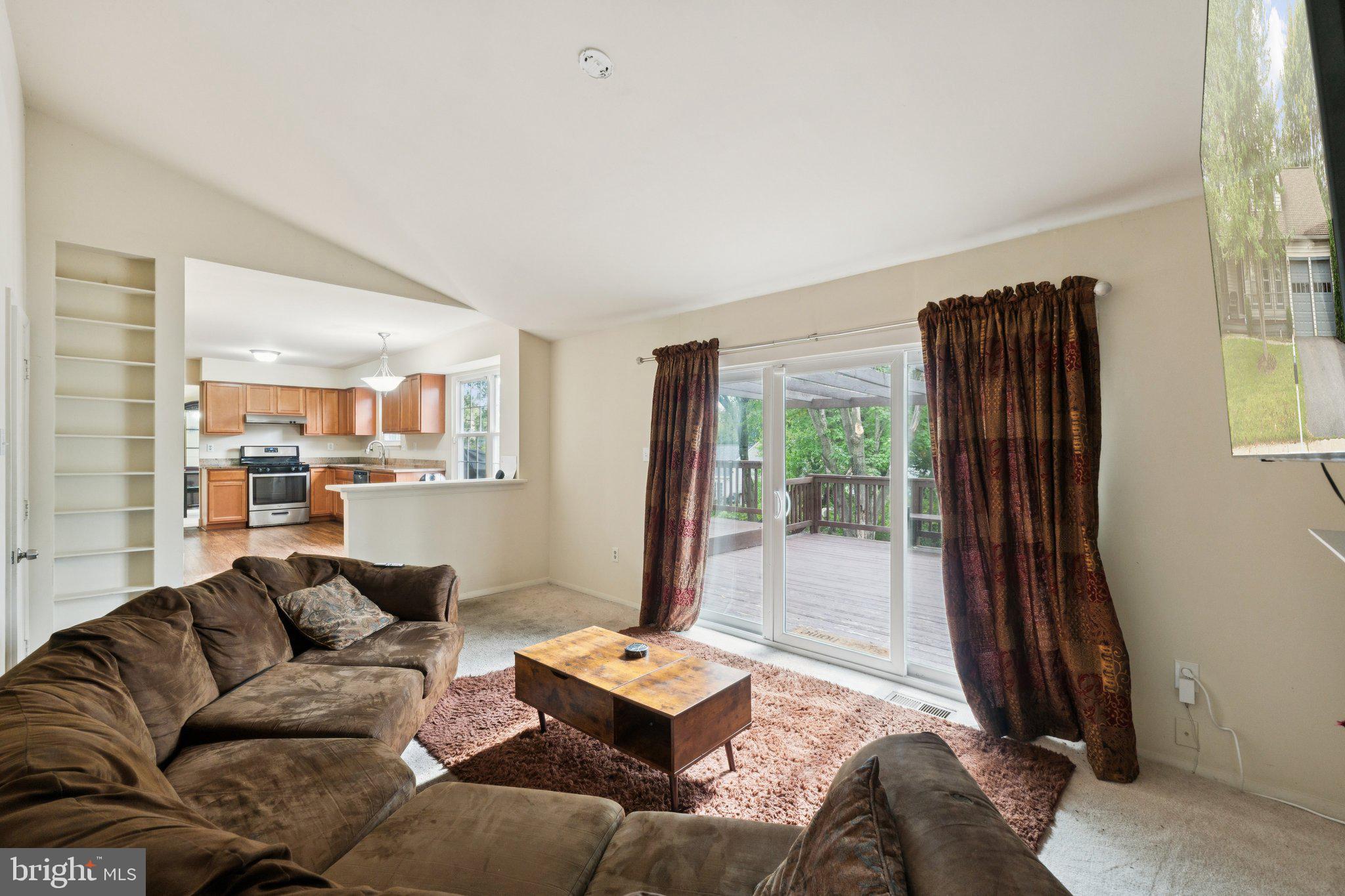 18559 Cape Jasmine Way Gaithersburg, MD 20879 - Photo 4 of 38 a living room with furniture and a window