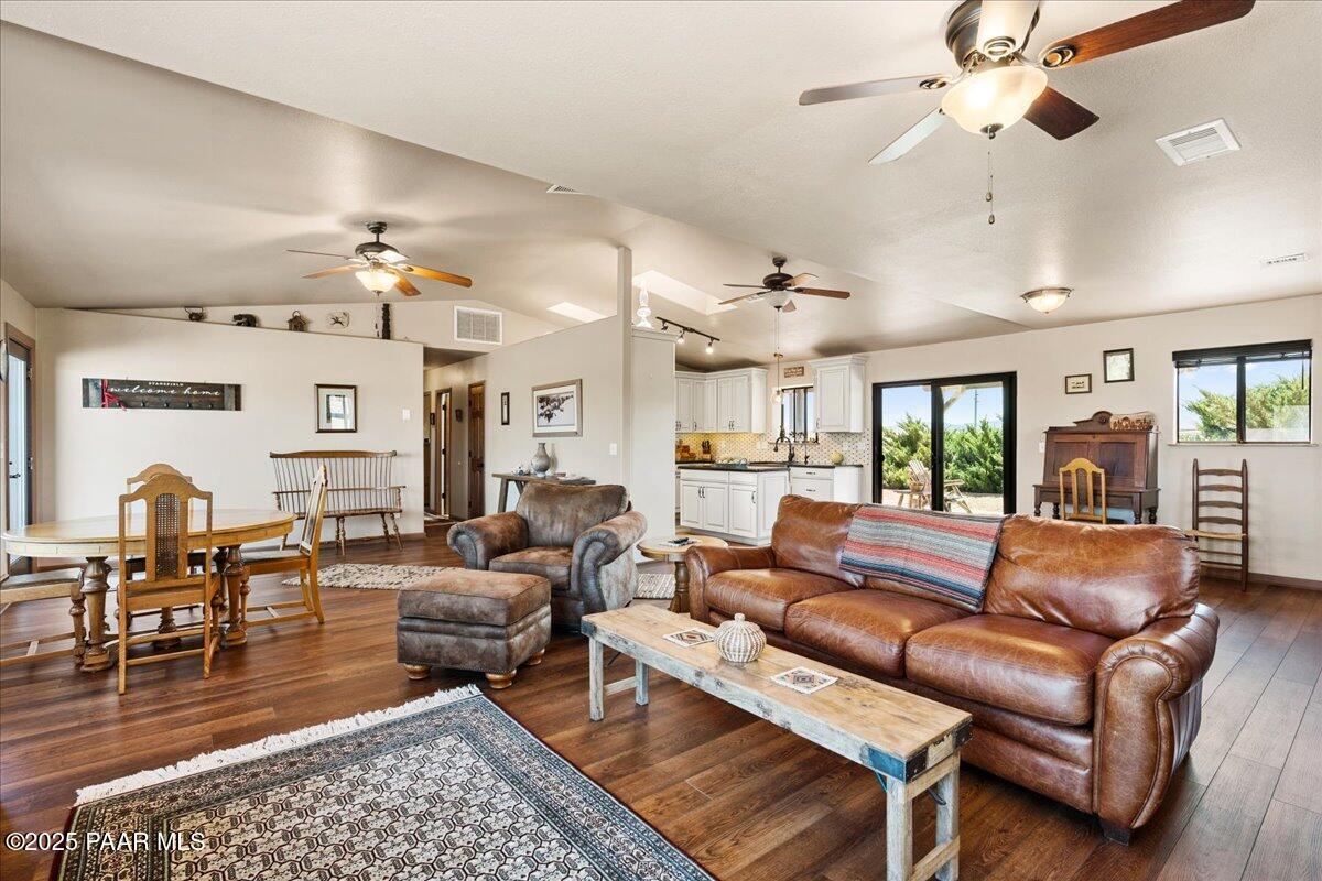 1875 South Reed Road Chino Valley, AZ 86323 - Photo 8 of 33 08-Living Room
