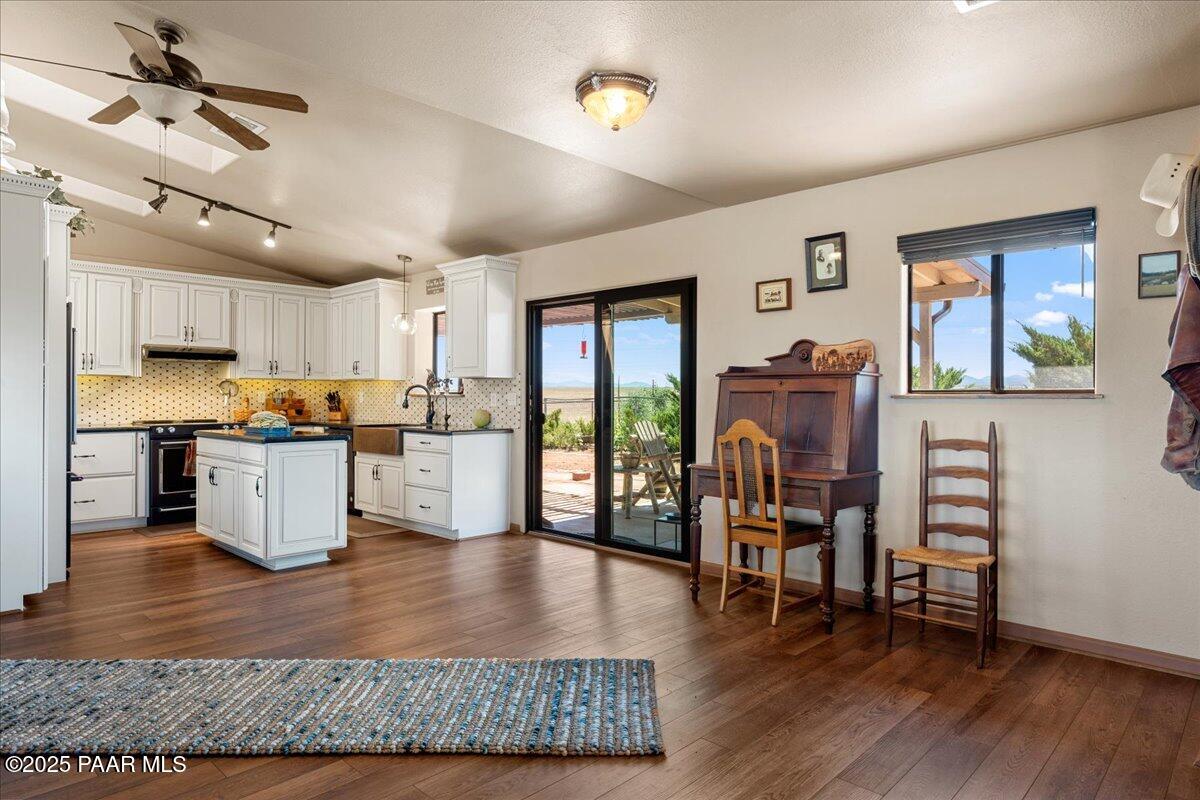 1875 South Reed Road Chino Valley, AZ 86323 - Photo 10 of 33 10-Dining Area & Kitchen
