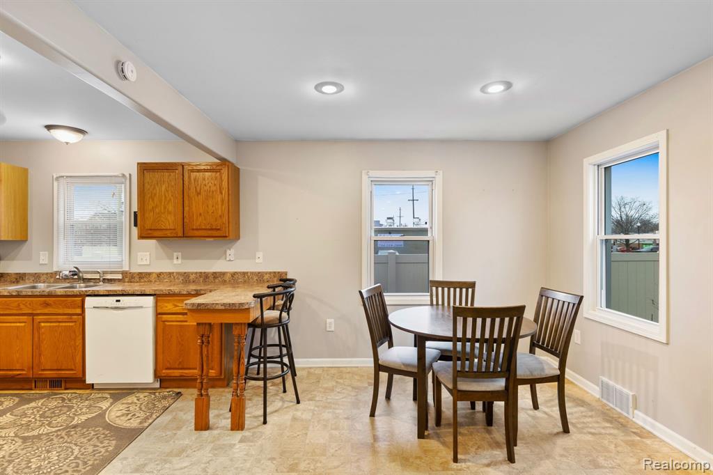 11110 Pardee Road Taylor, MI 48180 - Photo 5 of 26 Gallery Image 5