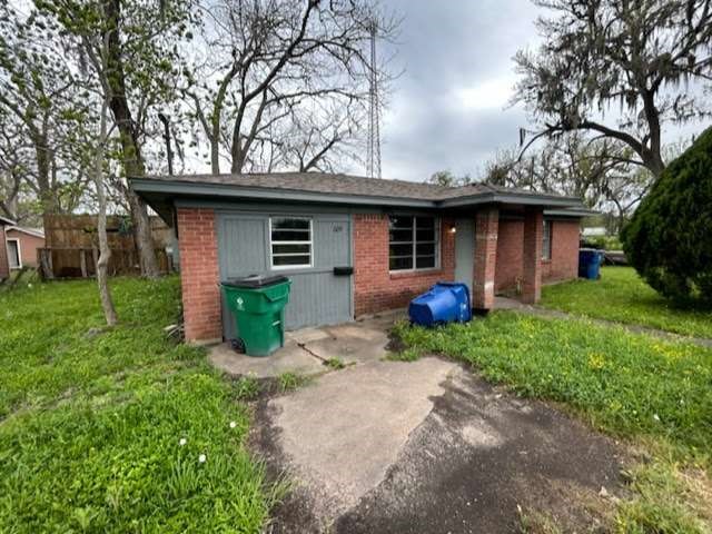 609 West 6th Street Sweeny, TX 77480 - Photo 12 of 12 a view of a house with backyard and garden