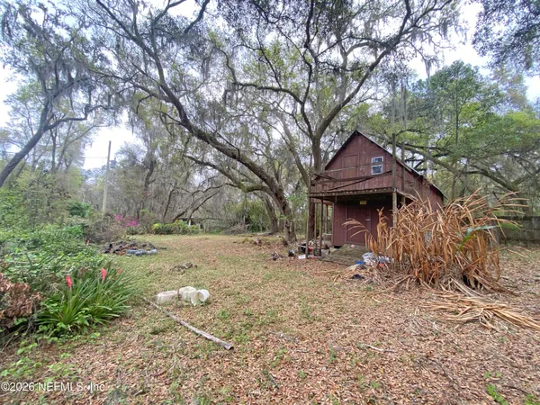 a view of a livingroom with furniture