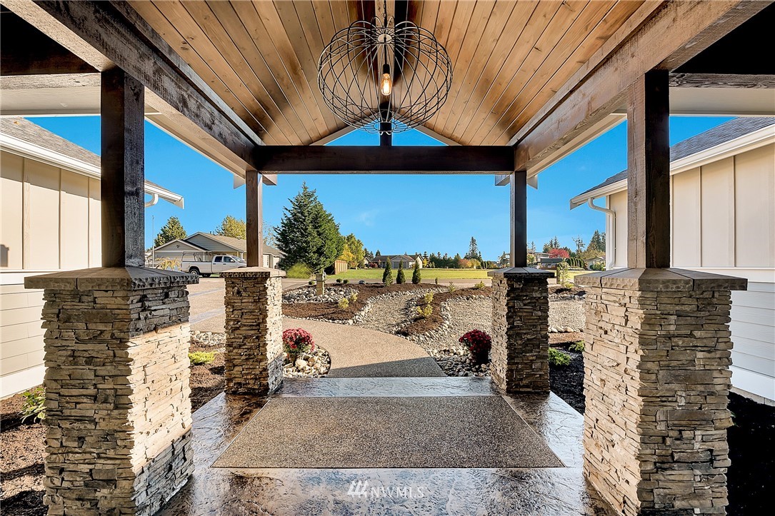 8231 Chilliwack Road Blaine, WA 98230 - Photo 4 of 25 Gallery Image 4