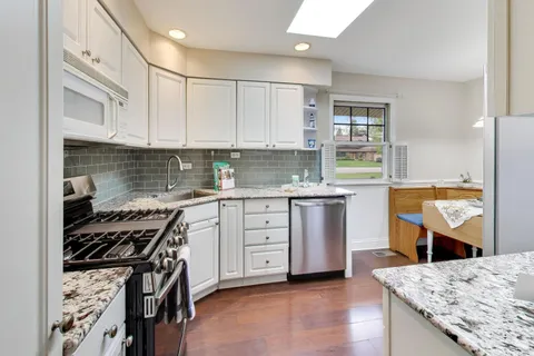 $399,900 | 605 North Rohlwing Road, Palatine, IL 60074