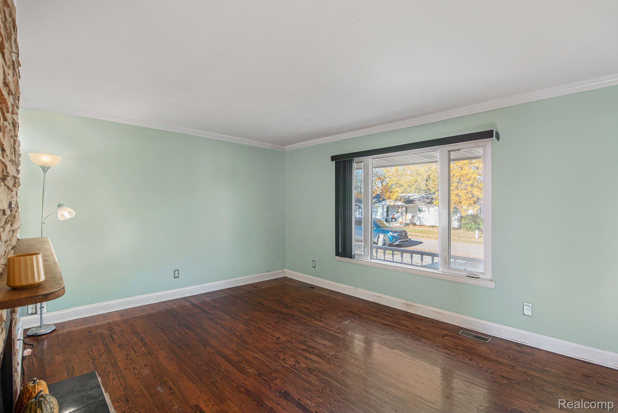 983 Parallel Street Fenton, MI 48430 - Photo 4 of 27 Gallery Image 4