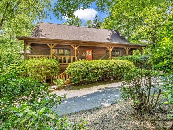 $649,000 | 136 Dalton Court, Lake Lure, NC 28746