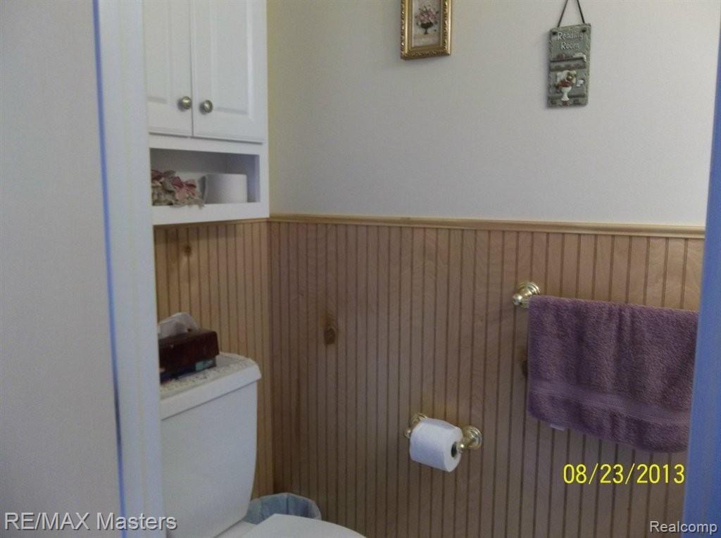 18640 Rudgate Street, Unit 57 Southgate, MI 48195 - Photo 5 of 14 Rudgate Half Bath.jpg