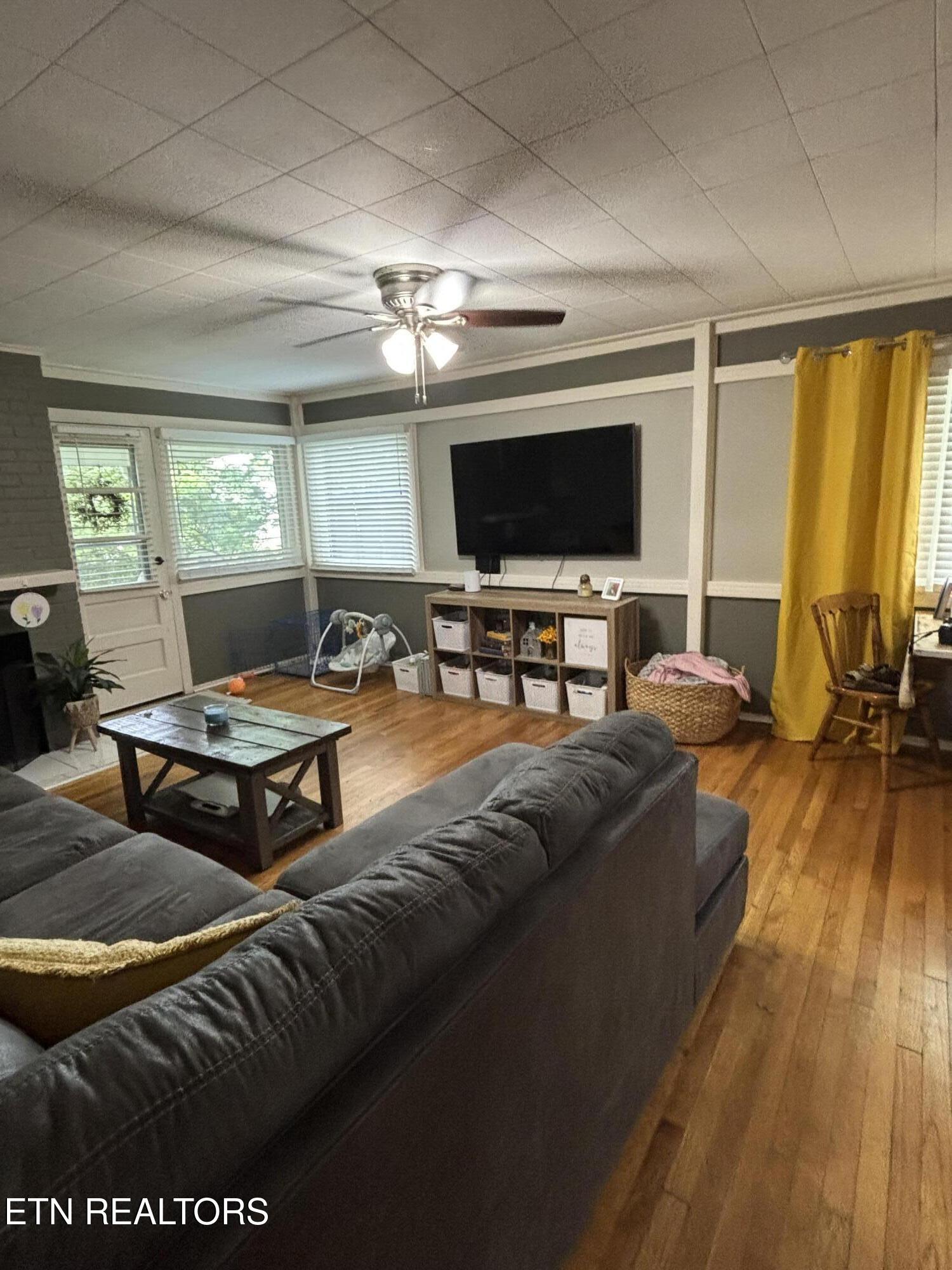 107 Porter Road Oak Ridge, TN 37830 - Photo 7 of 23 Hardwood Floors