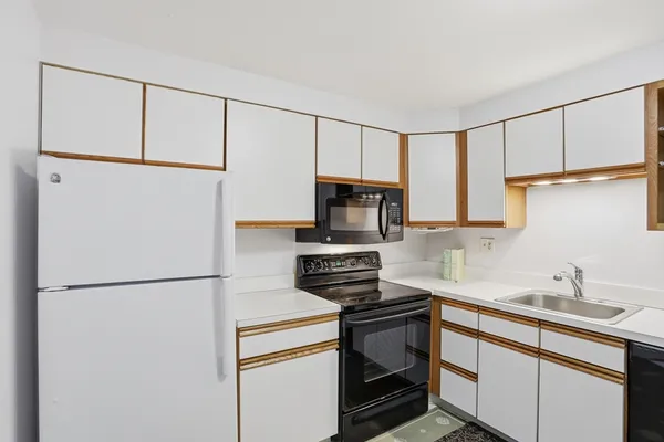 $285,000 | 1321 Worcester Road, Unit 201, Framingham, MA 01701
