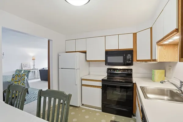 $285,000 | 1321 Worcester Road, Unit 201, Framingham, MA 01701