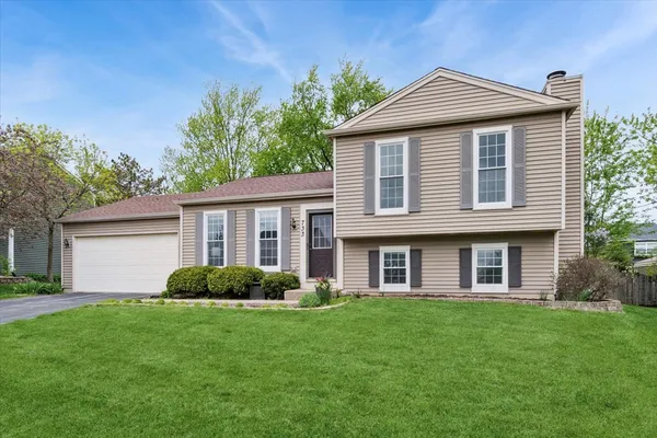 $375,000 | 733 Cypress Lane, Carol Stream, IL 60188