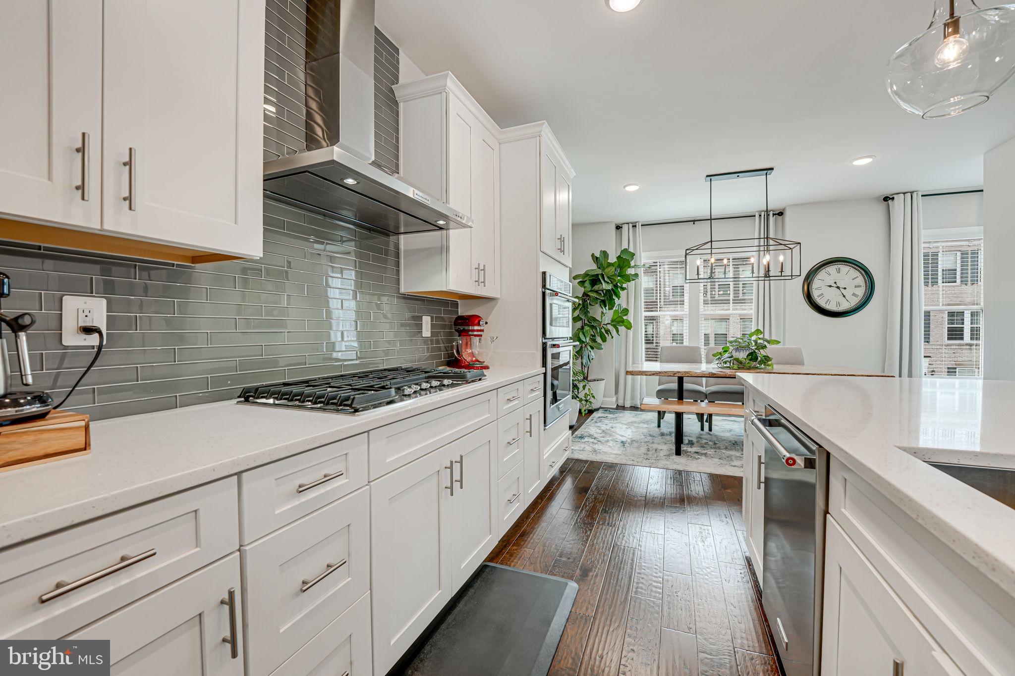 17372 Redshank Road Dumfries, VA 22026 - Photo 17 of 80 Gas cooktop