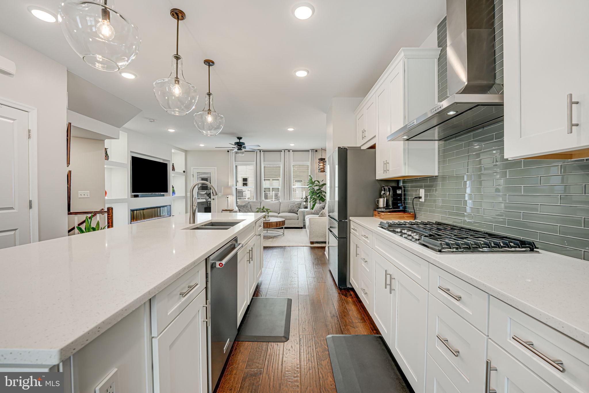 17372 Redshank Road Dumfries, VA 22026 - Photo 19 of 80 Quartz countertops