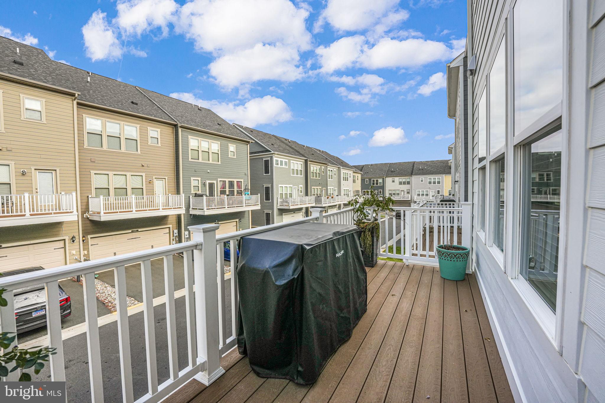 17372 Redshank Road Dumfries, VA 22026 - Photo 23 of 80 Composite deck off living room