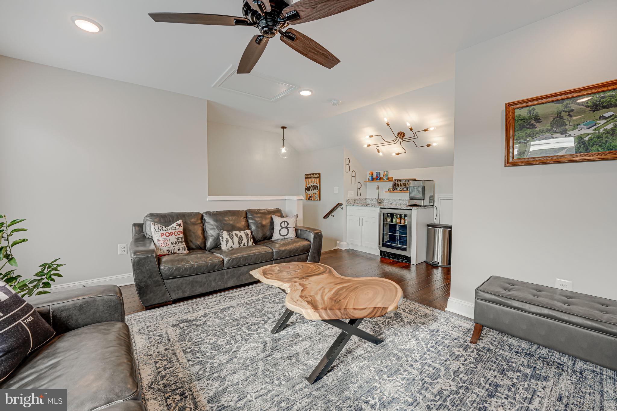 17372 Redshank Road Dumfries, VA 22026 - Photo 39 of 80 4th Floor Loft - with wet bar!