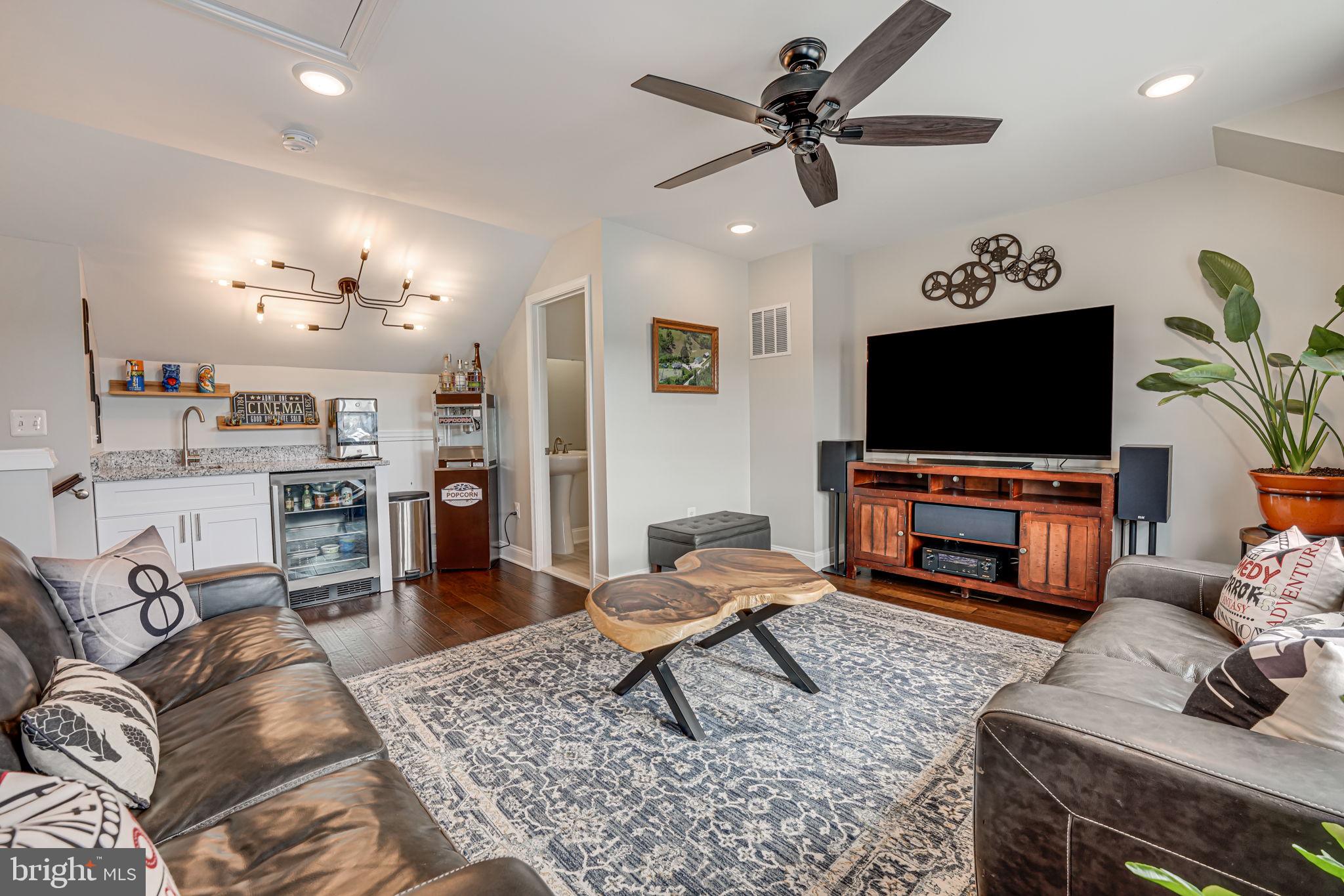 17372 Redshank Road Dumfries, VA 22026 - Photo 40 of 80 Perfect for entertaining.