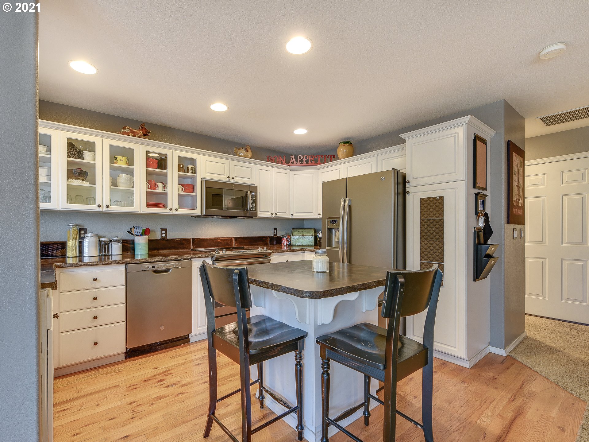 22036 Southwest Grahams Ferry Road, Unit C Tualatin, OR 97062 - Photo 10 of 28 Gallery Image 10