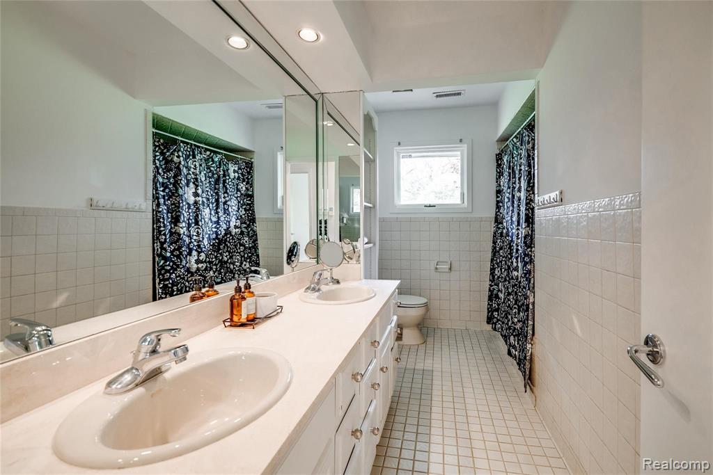 2870 West Hickory Grove Road Bloomfield Hills, MI 48302 - Photo 17 of 31